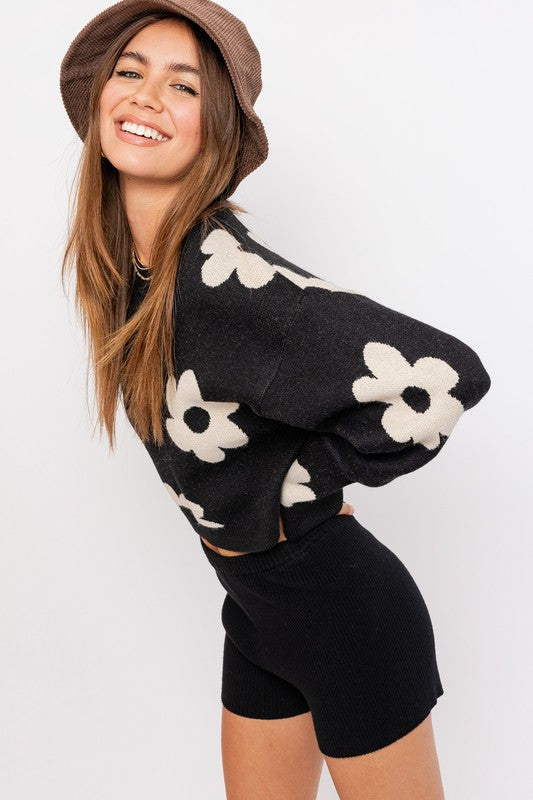 LONG SLEEVE CROP SWEATER WITH DAISY PATTERN