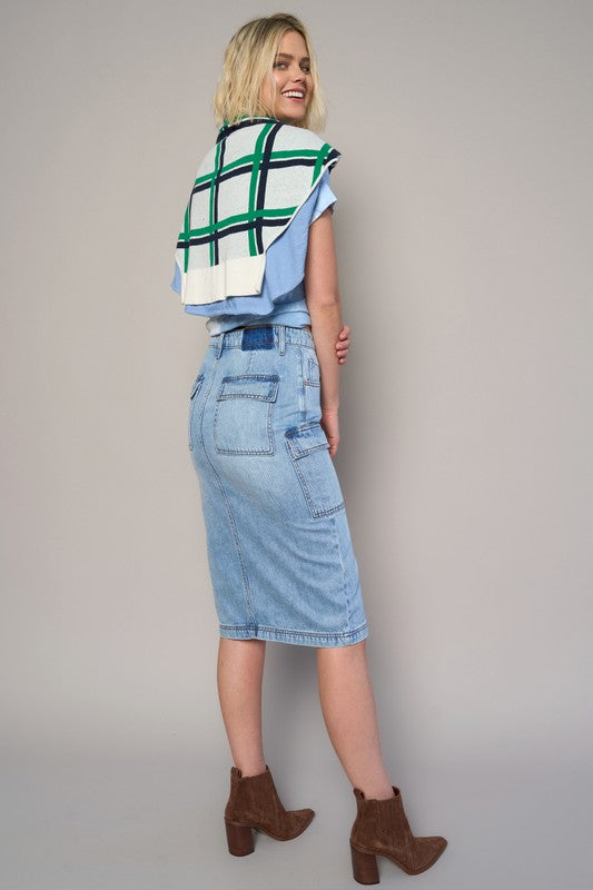 Model showing back pocket on HIGH RISE FRONT SLIT CARGO SKIRT