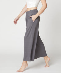 Model showing pocket of BAMBOO WIDE PANTS ANKLE LENGTH