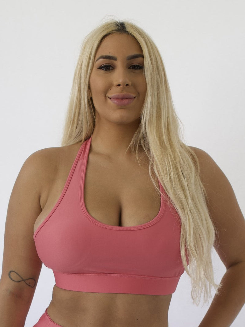 Lady modeling Sports Bra | BUBBLEGUM 