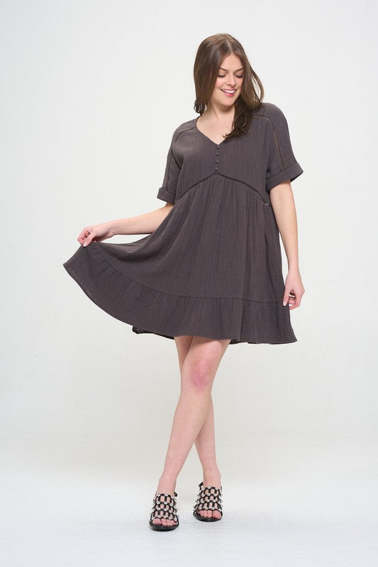 PLUS SIZE TEXTURED SHORT SLV BUTTON DOWN V-NECK SHORT DRESS