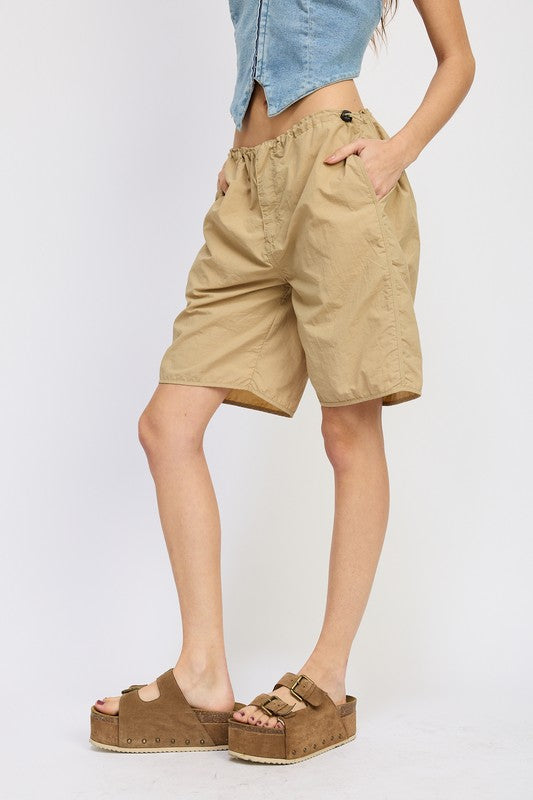 Trending CONTRASTED BERMUDA SHORTS