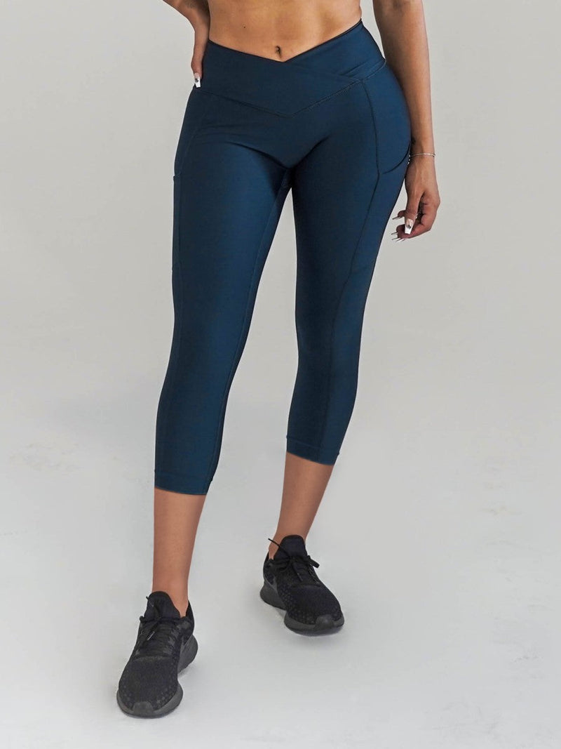 Pristine Pocket Capri Leggings | MIDNIGHT