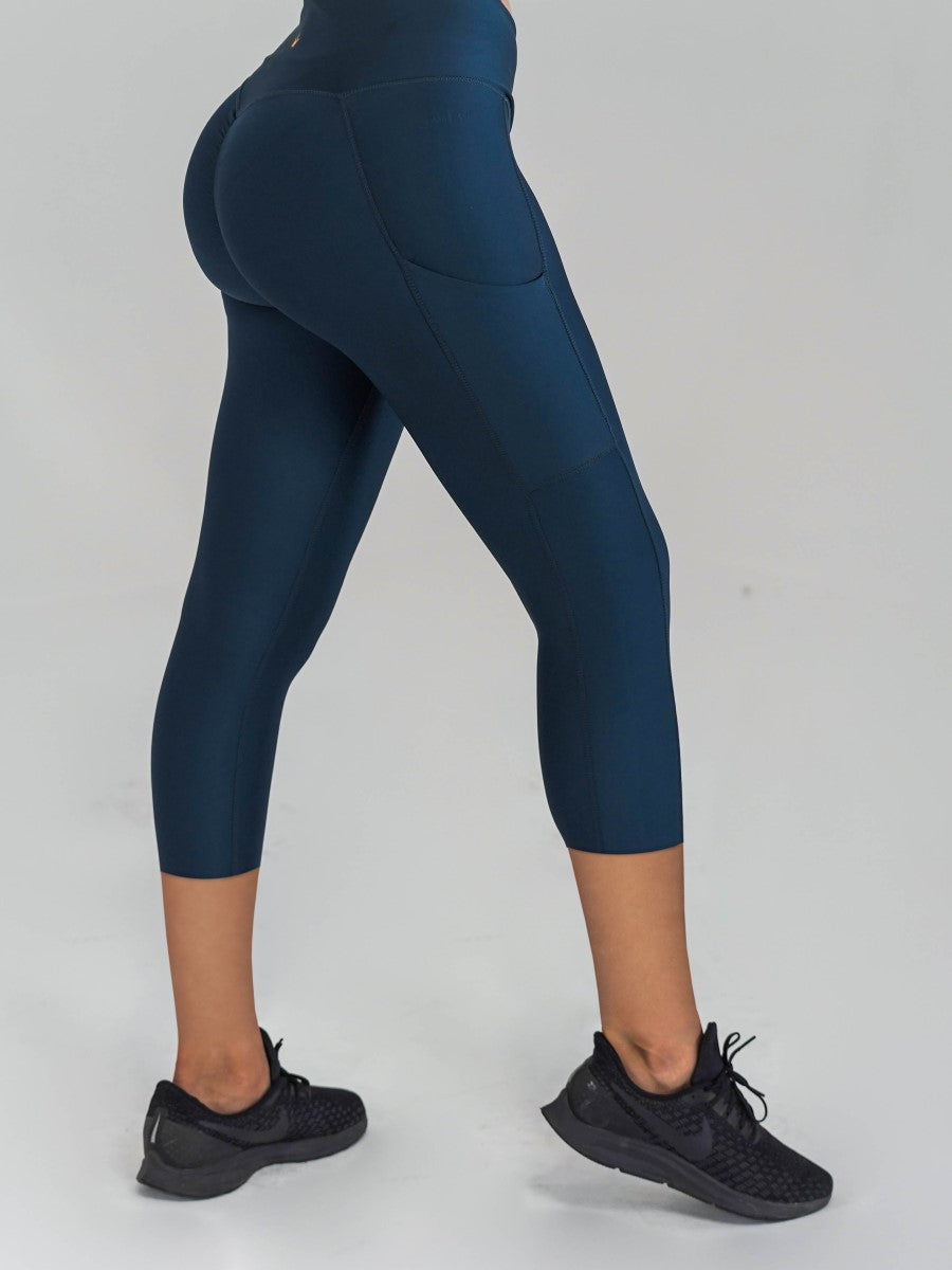 Pristine Pocket Capri Leggings | MIDNIGHT