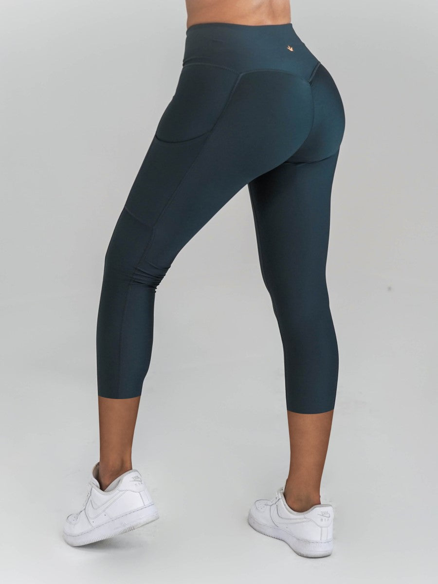 Pristine Pocket Capri Leggings | SLATE 