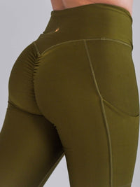 Pristine Pocket Capri Leggings | OLIVE 