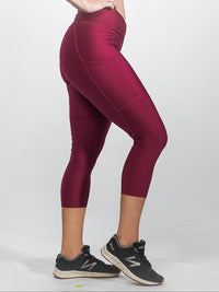 Pristine Pocket Capri Leggings | CRANBERRY