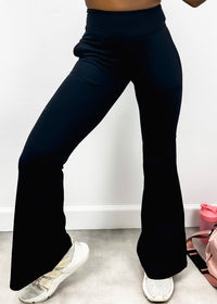 Trendy Hip Sculpting High Rise Flared Yoga Pants with Pockets