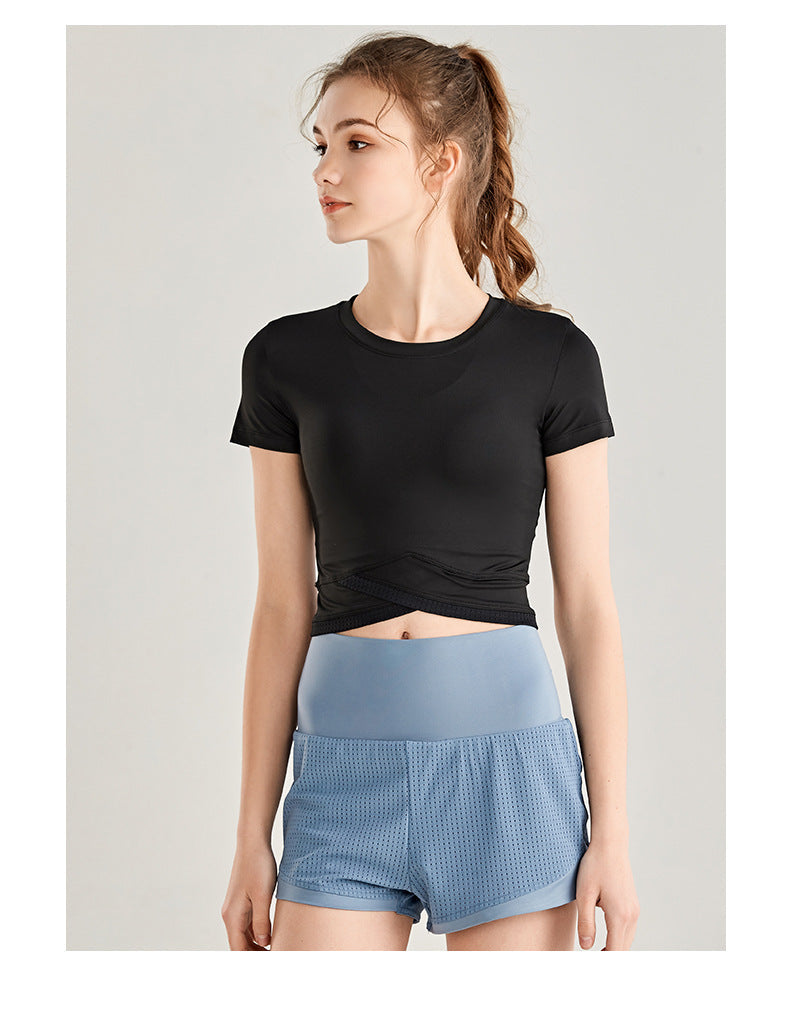 Black cropped tee