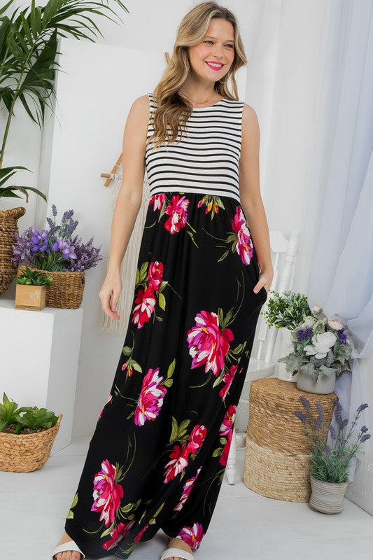 View of the pocket of FLORAL MIX TANK MAXI DRESS-black