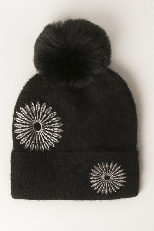 Daisy Pattern Knit Beanie w Faux Fur Pom Pom