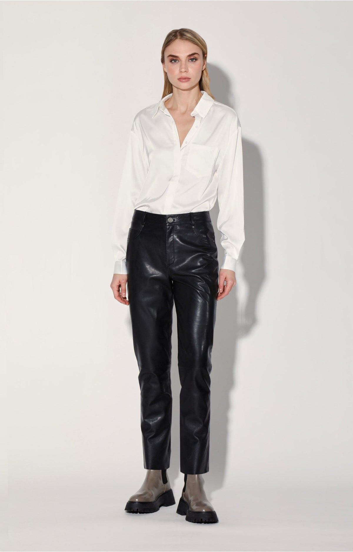 Yvette Pant, Black 